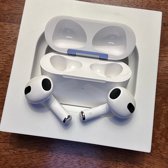 Apple AirPod Pro 4 - Picture 3 of 4